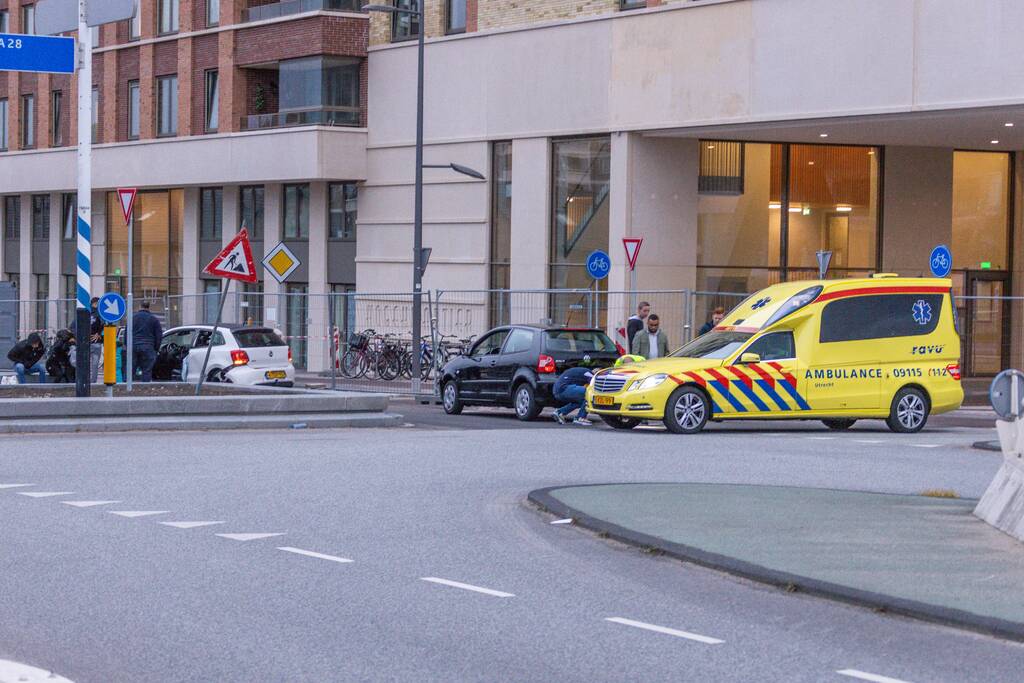 Flinke schade na aanrijding tussen twee auto's