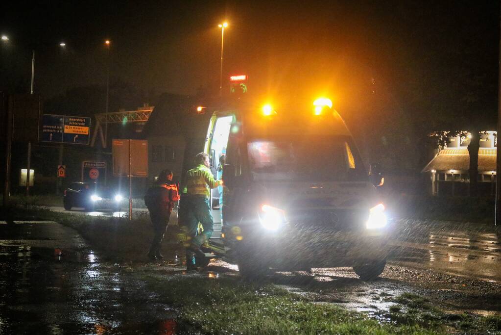 Traumahelikopter landt voor zwaargewond persoon