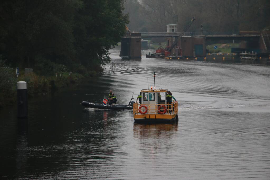 Man door hulpdiensten uit kanaal gehaald