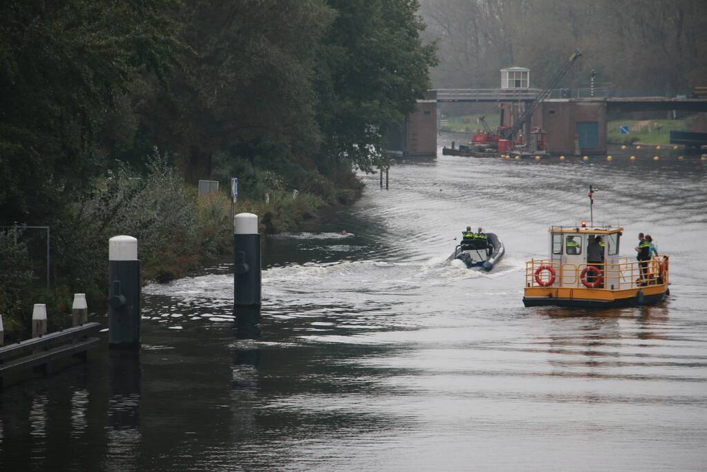 Man door hulpdiensten uit kanaal gehaald