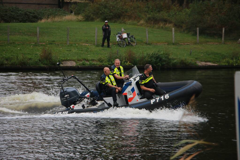 Man door hulpdiensten uit kanaal gehaald