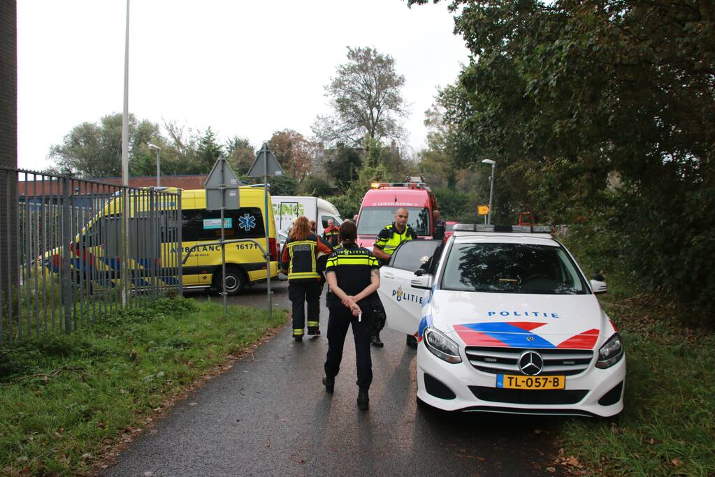 Man door hulpdiensten uit kanaal gehaald