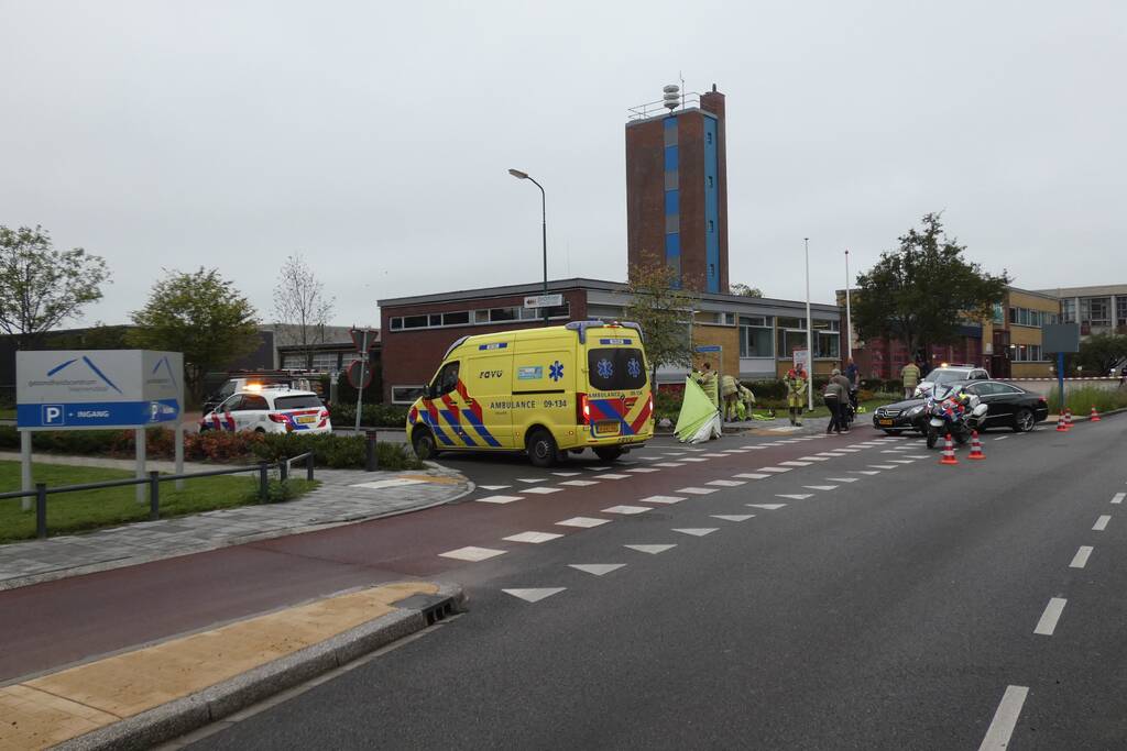 Scooterrijder ernstig gewond bij aanrijding met personenwagen