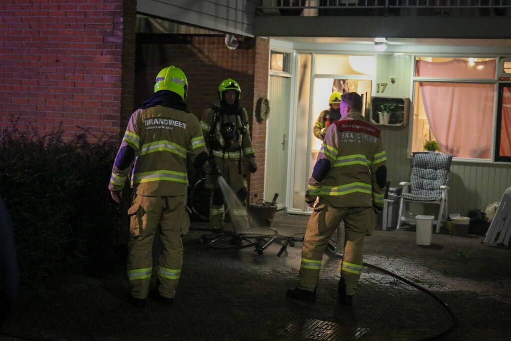 Fiets in brand bij woning