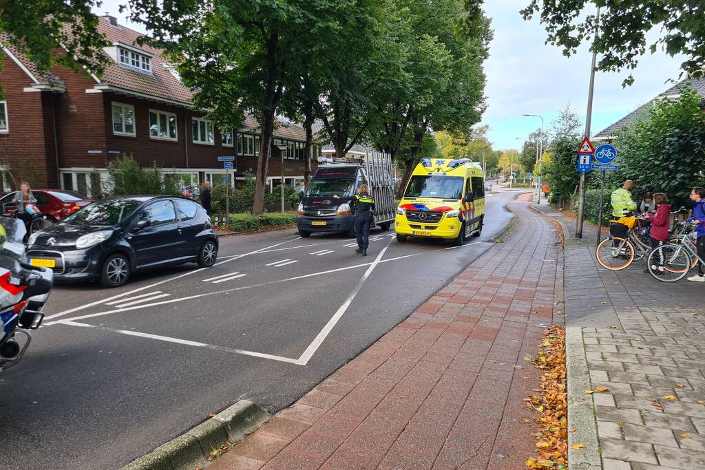 Twee fietsers botsen op elkaar