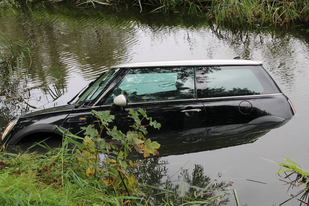 Auto te water geraakt