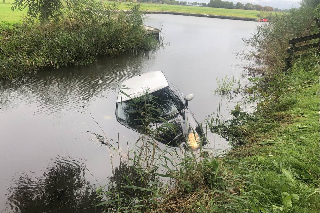 Auto te water geraakt