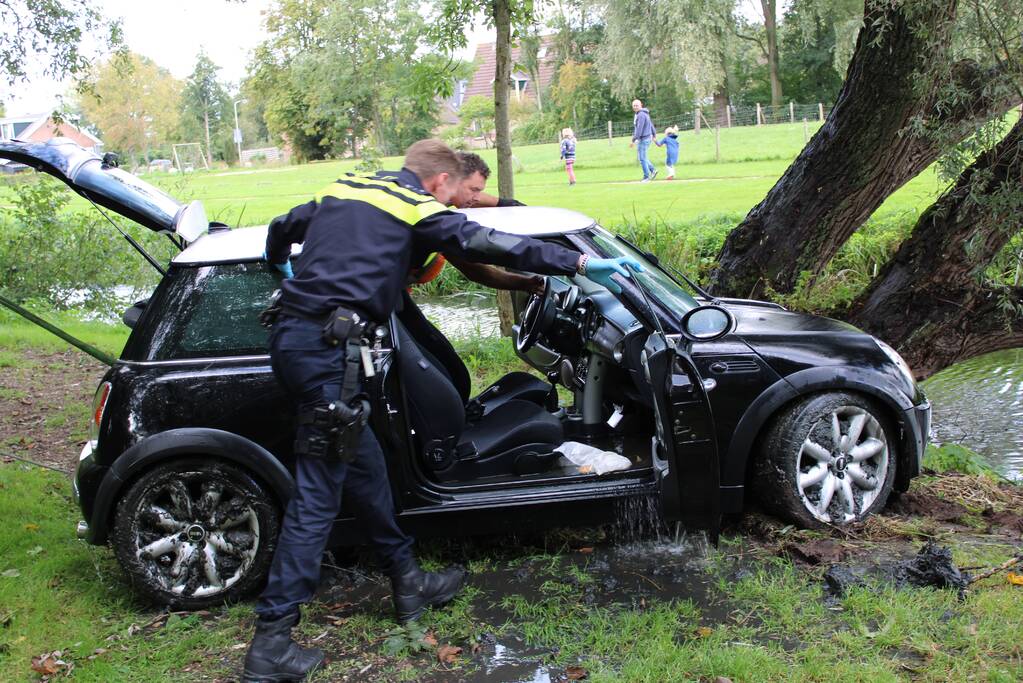 Auto te water geraakt