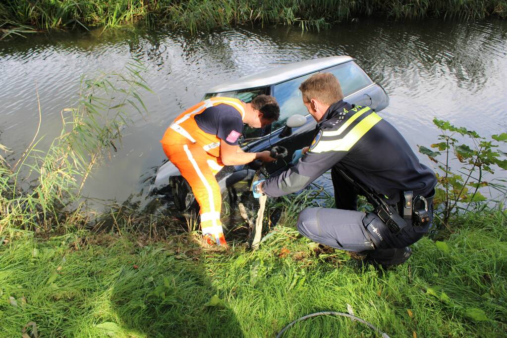 Auto te water geraakt