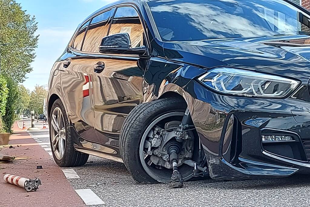 Auto crasht op schuur