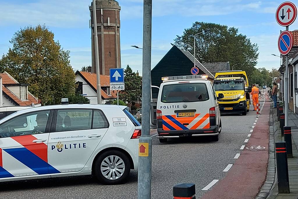 Auto crasht op schuur