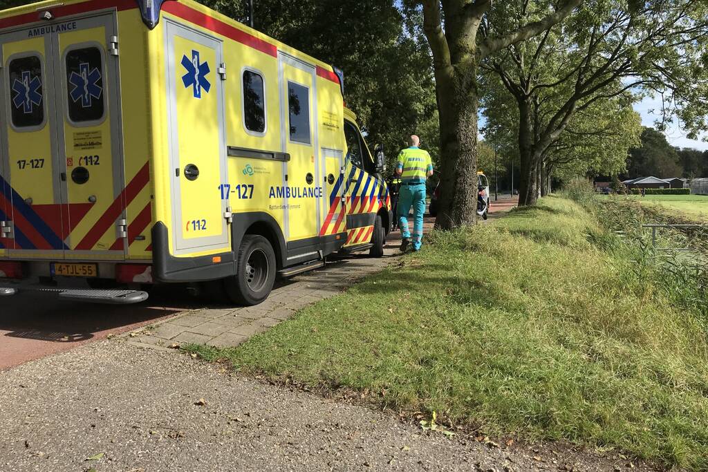 Scooterrijder gaat hard onderuit en raakt gewond