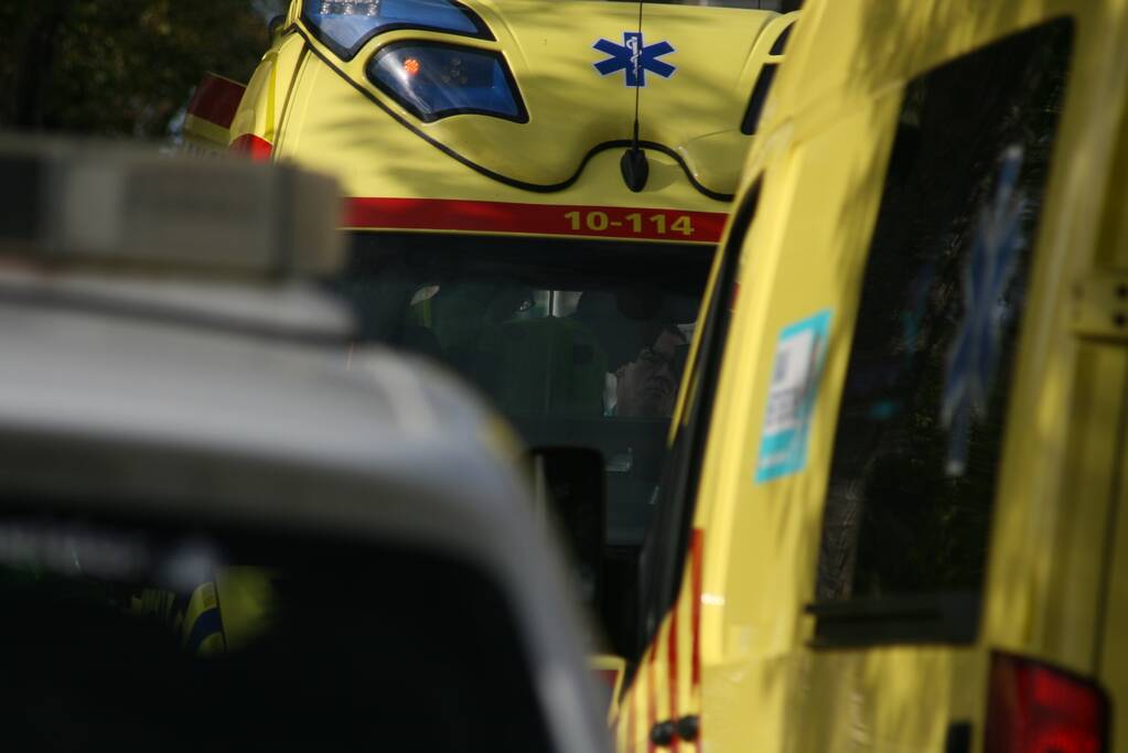 Persoon ernstig gewond na val van grote hoogte