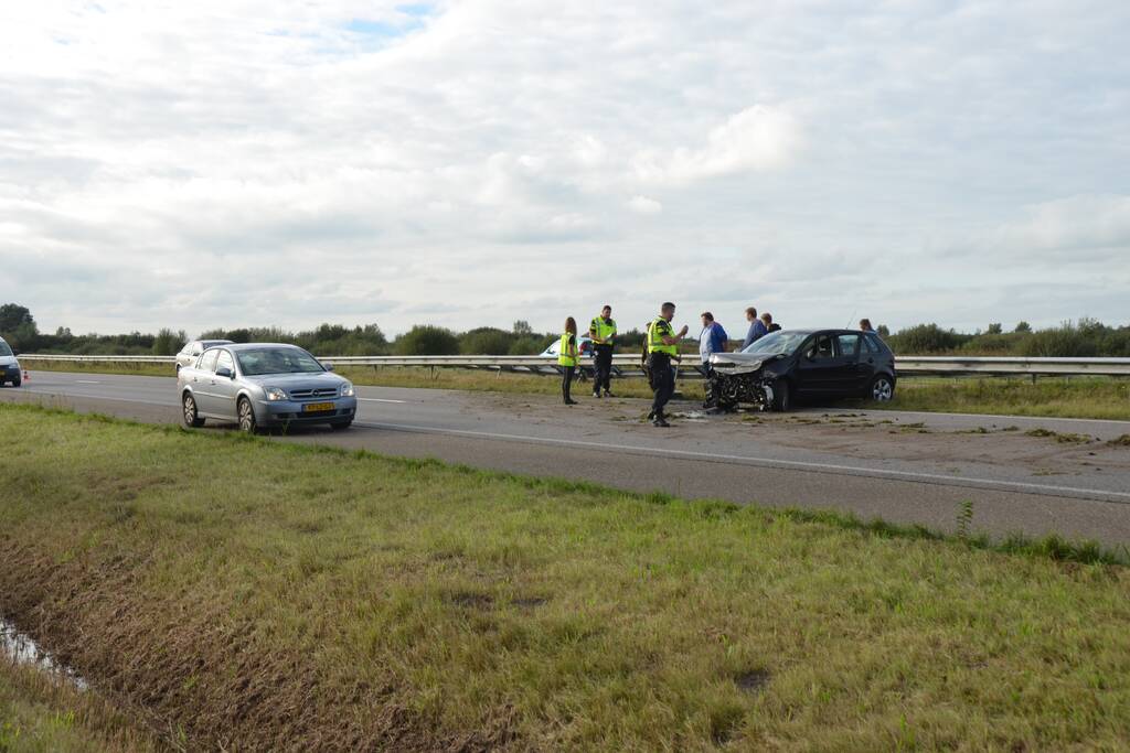 Auto crasht tegen de vangrail op de N355