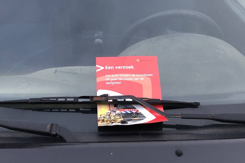 Onderzoek naar gaslucht in opengebroken straat