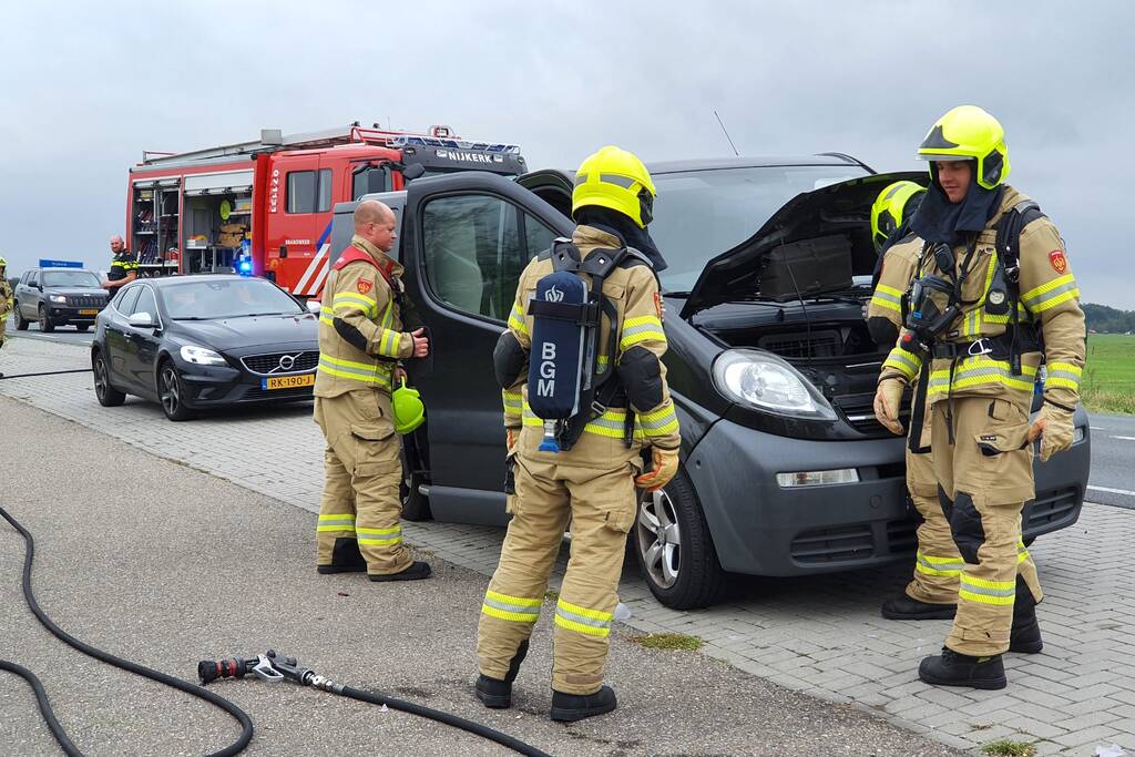 Brand in motorcompartiment bestelbus