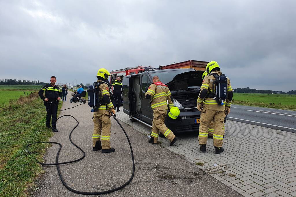Brand in motorcompartiment bestelbus
