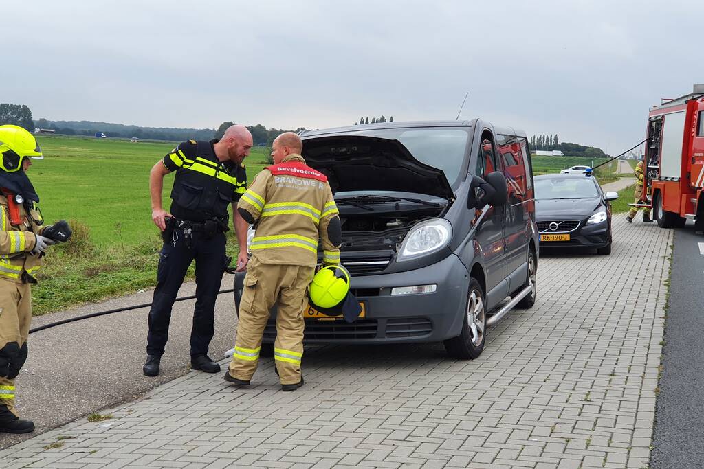 Brand in motorcompartiment bestelbus