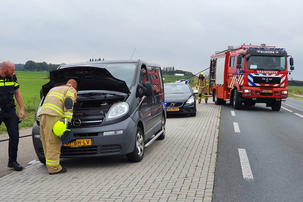 Brand in motorcompartiment bestelbus