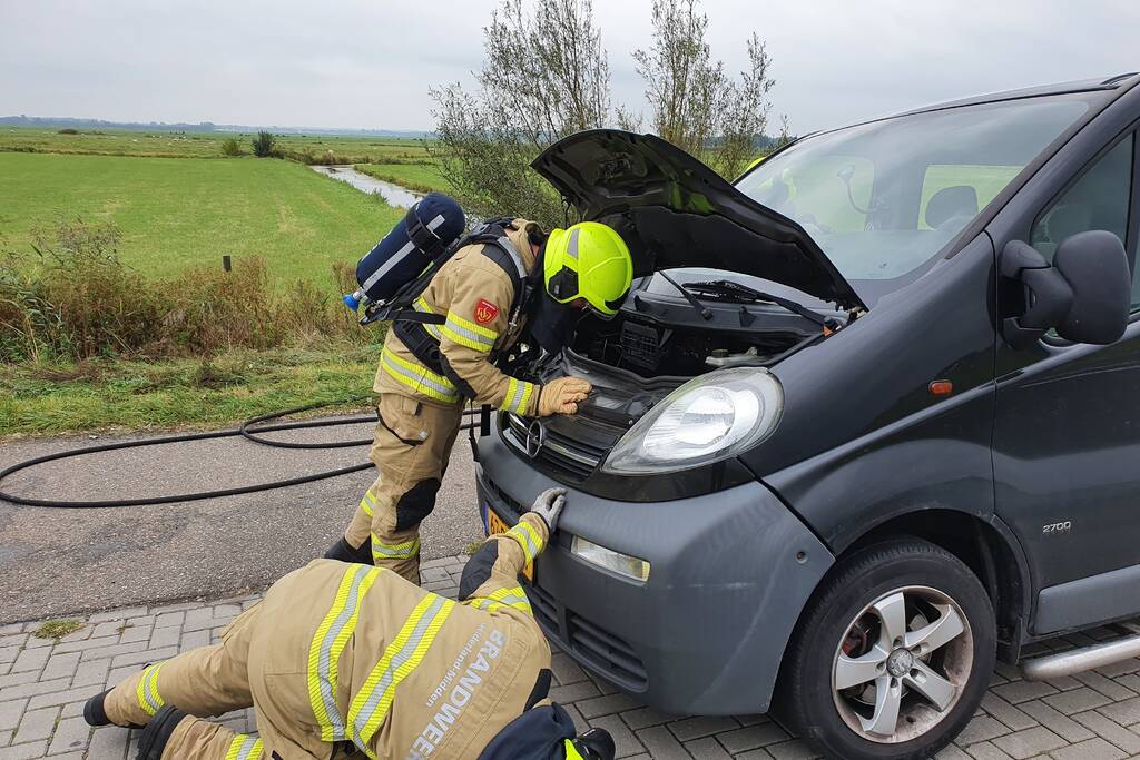 Brand in motorcompartiment bestelbus
