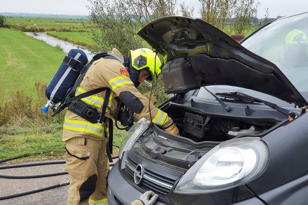 Brand in motorcompartiment bestelbus