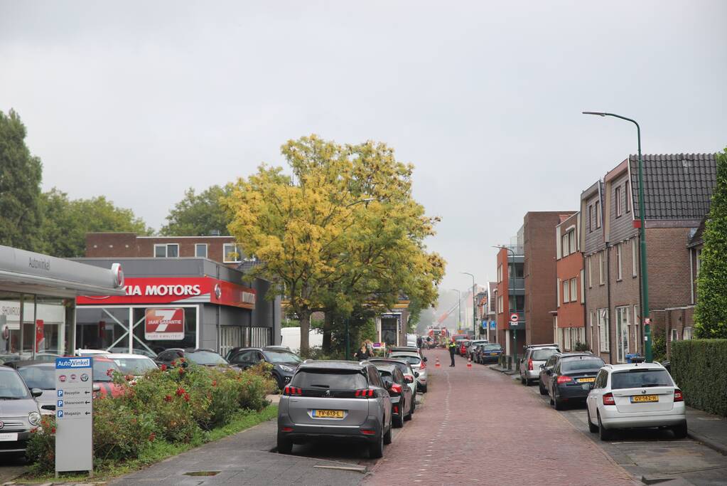 Brand uitgebroken op dak van slooppand