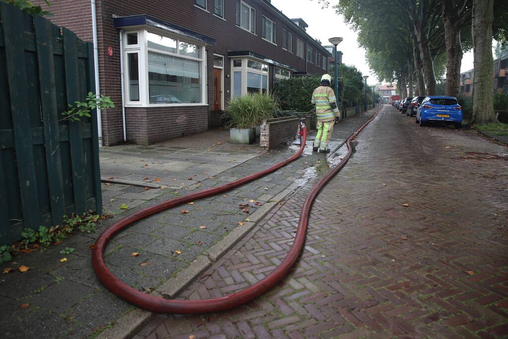 Brand uitgebroken op dak van slooppand