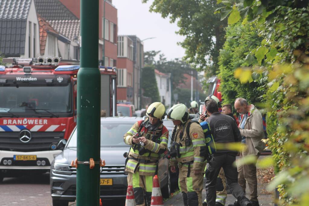 Brand uitgebroken op dak van slooppand
