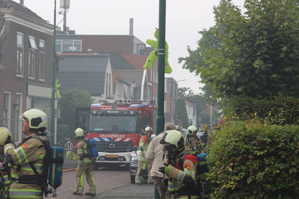 Brand uitgebroken op dak van slooppand