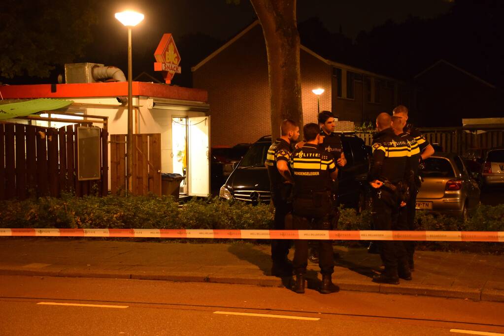 Politie zoekt met man en macht naar overvallers van snackbar
