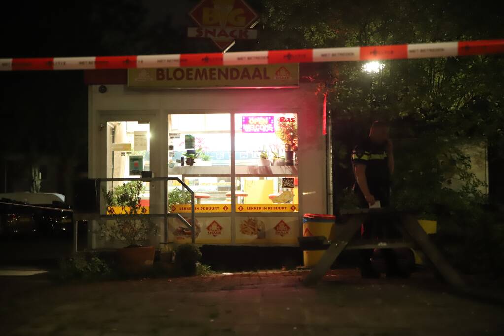 Politie zoekt met man en macht naar overvallers van snackbar