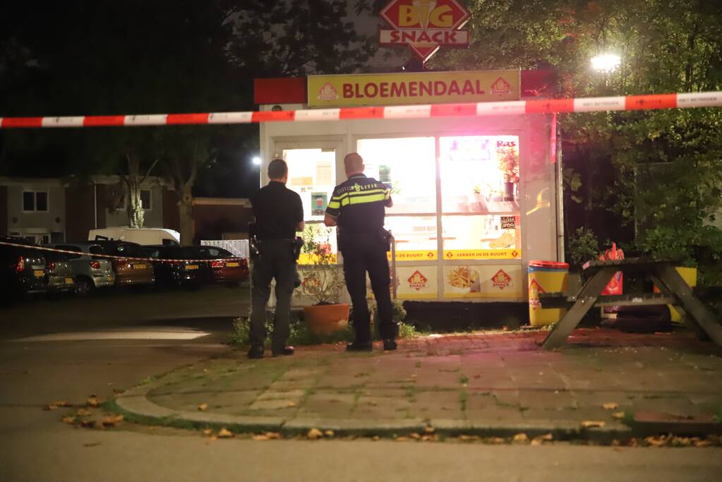 Politie zoekt met man en macht naar overvallers van snackbar