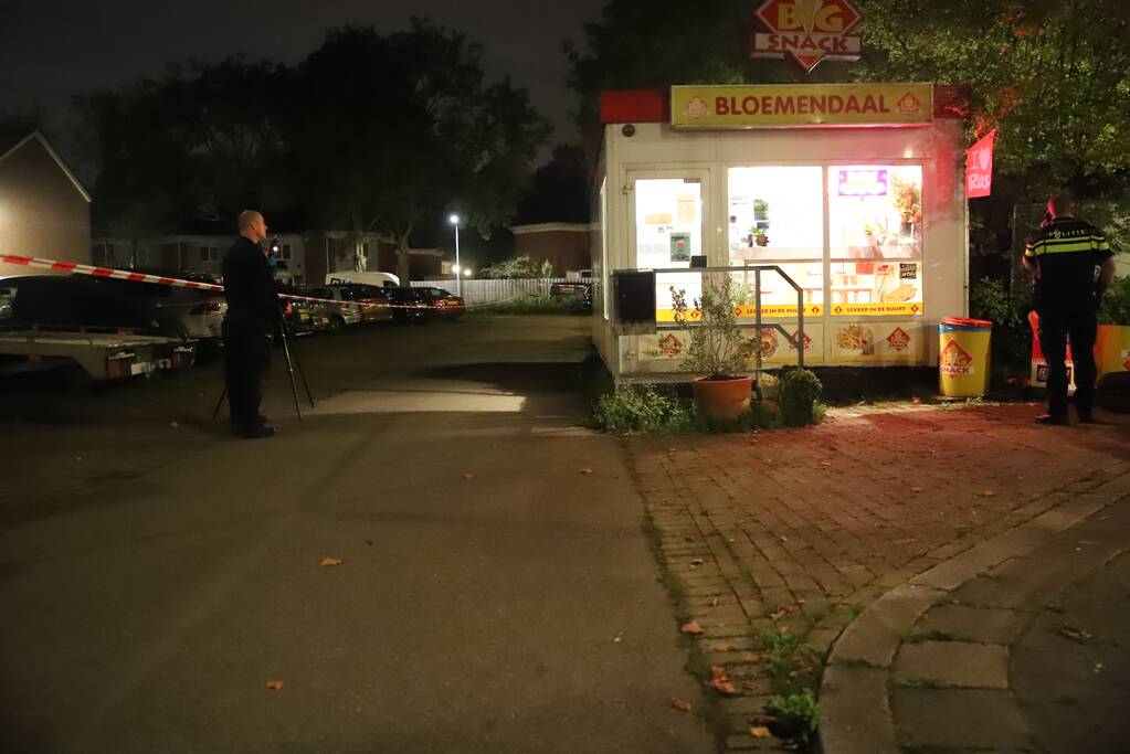 Politie zoekt met man en macht naar overvallers van snackbar