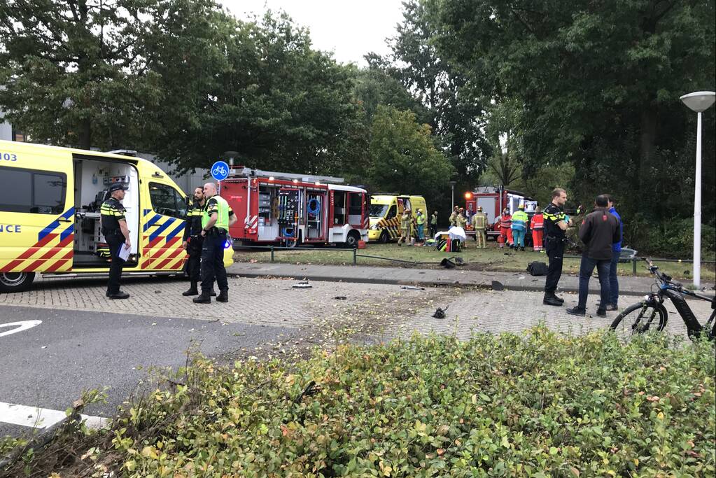 Traumateam ingezet voor gecrashte auto