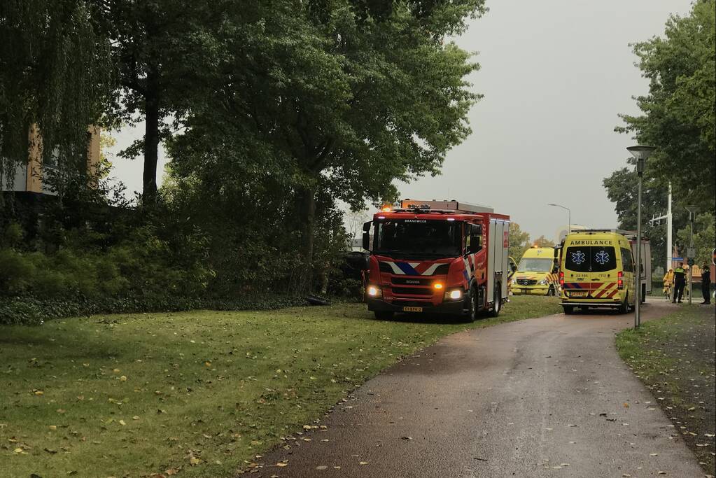 Traumateam ingezet voor gecrashte auto