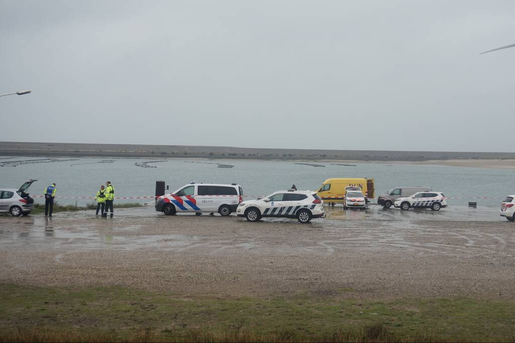 Duikers vinden auto met mogelijk inzittende