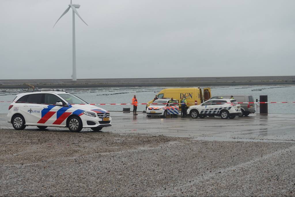 Duikers vinden auto met mogelijk inzittende