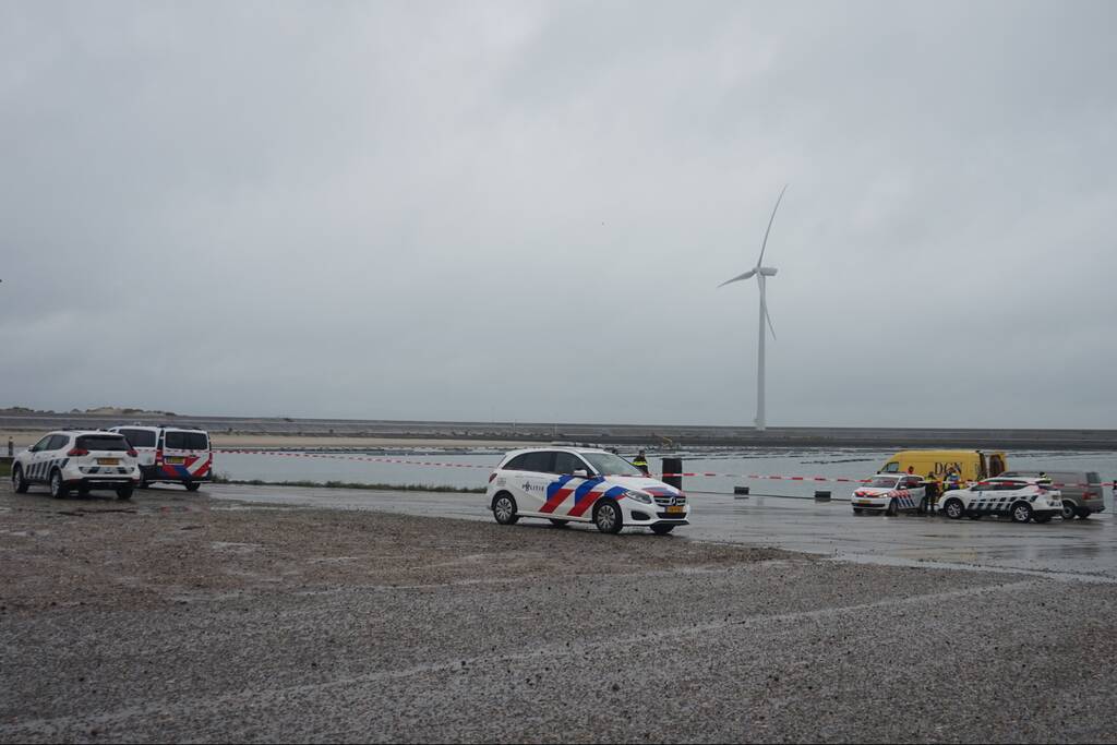 Duikers vinden auto met mogelijk inzittende