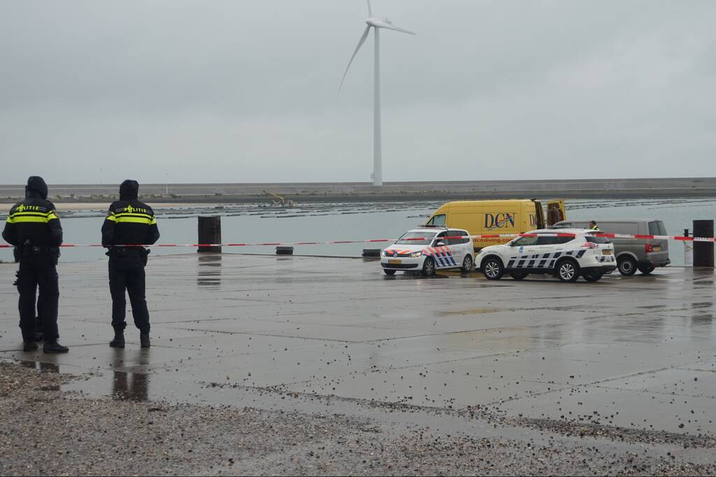 Duikers vinden auto met mogelijk inzittende