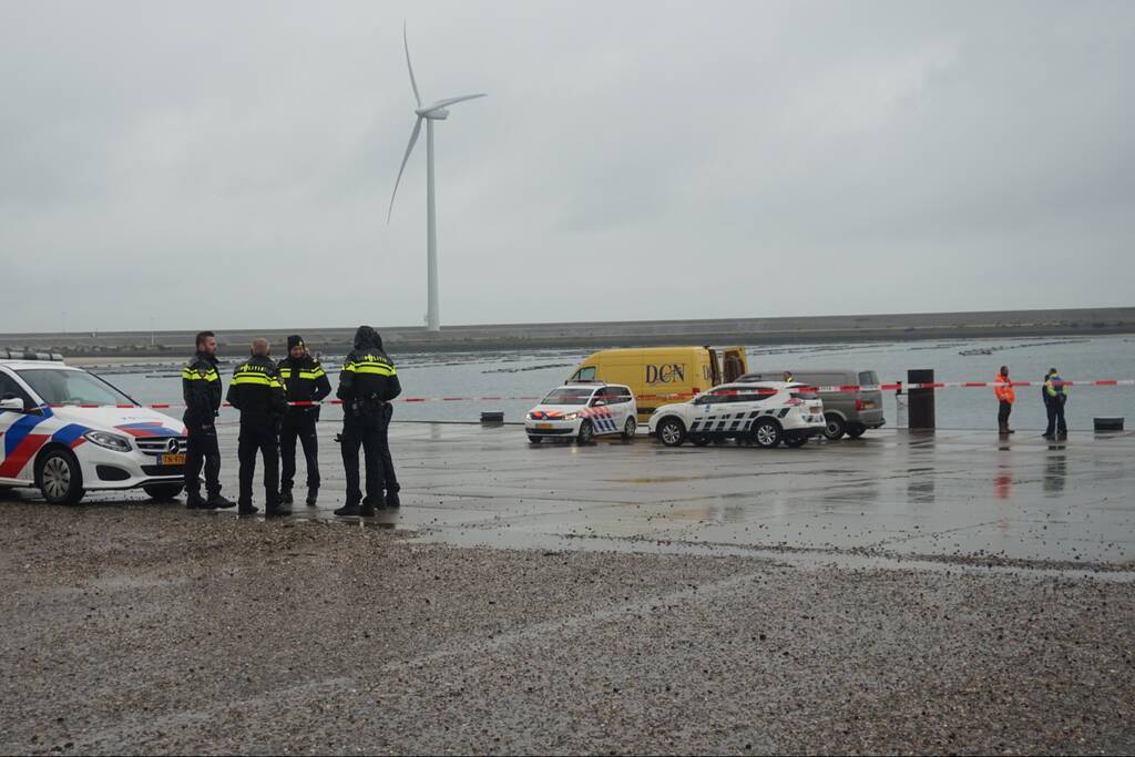 Duikers vinden auto met mogelijk inzittende