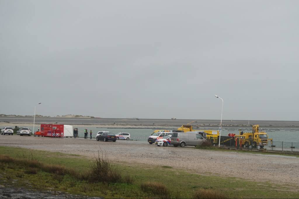 Duikers vinden auto met mogelijk inzittende