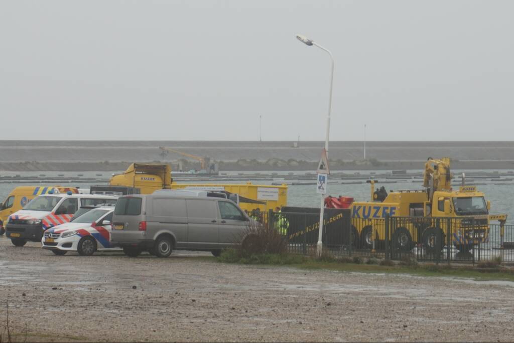 Duikers vinden auto met mogelijk inzittende