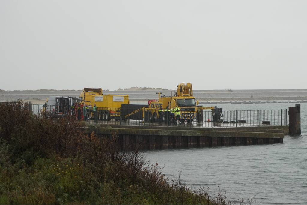 Duikers vinden auto met mogelijk inzittende