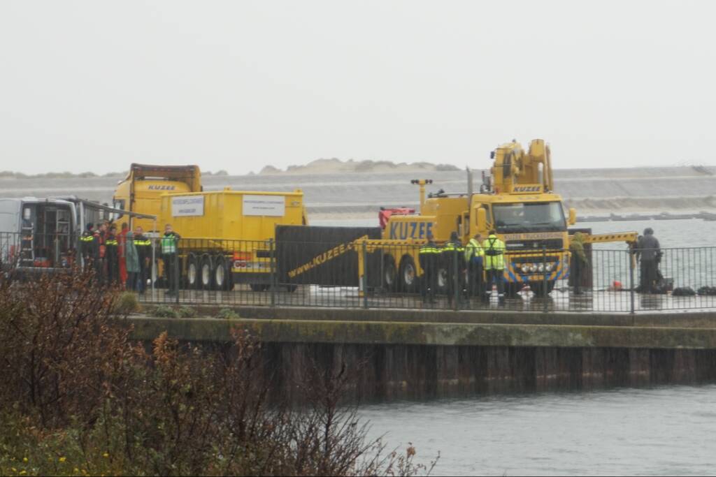Duikers vinden auto met mogelijk inzittende