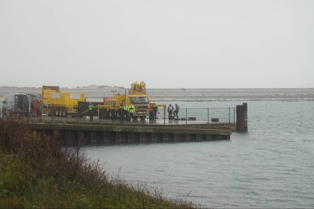 Duikers vinden auto met mogelijk inzittende