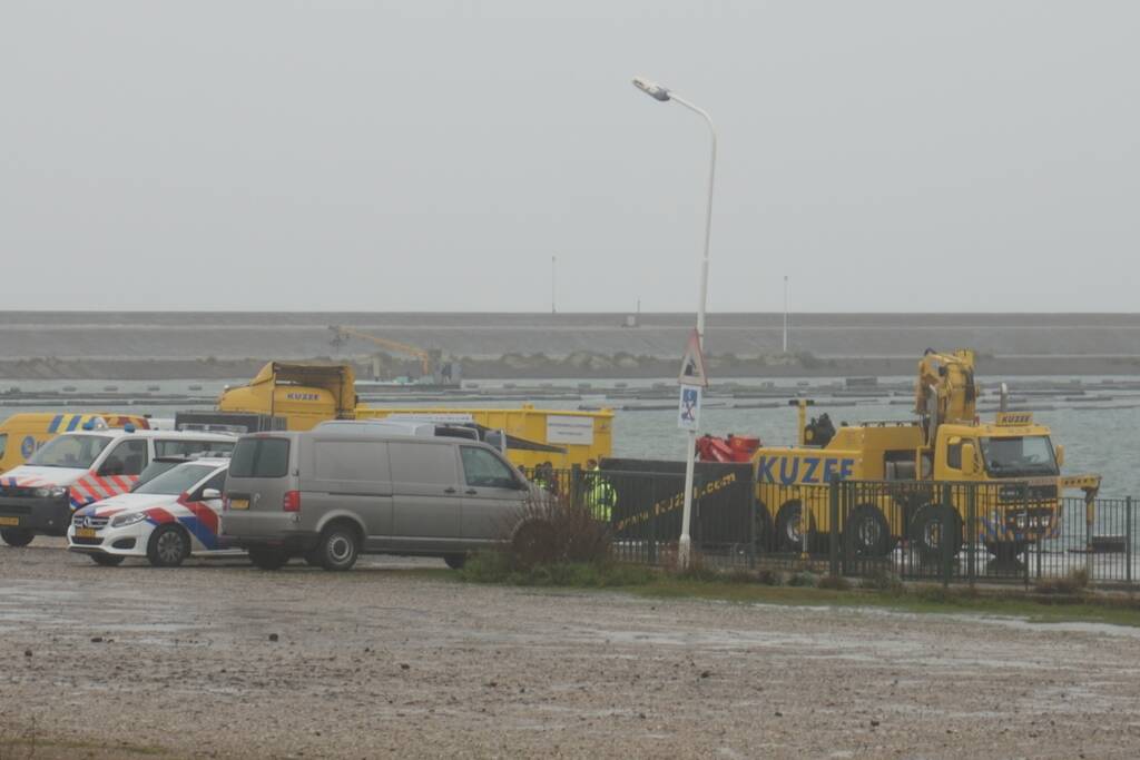 Duikers vinden auto met mogelijk inzittende