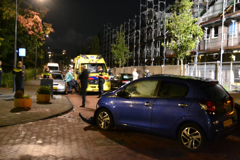 Veel schade na botsing tussen twee auto's