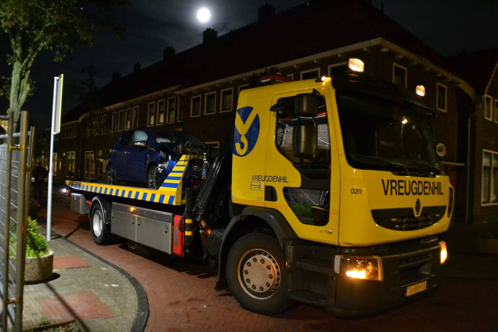 Veel schade na botsing tussen twee auto's