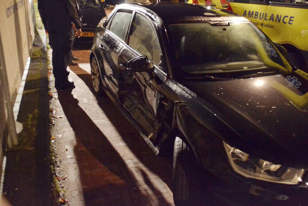 Veel schade na botsing tussen twee auto's