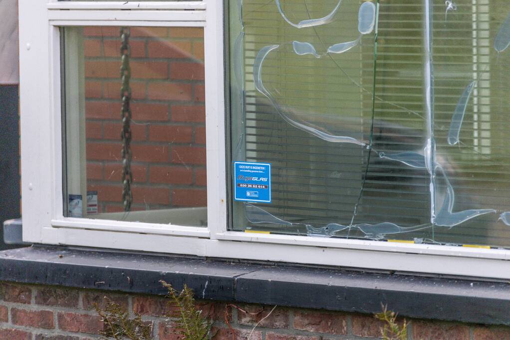 Voorruit aan diggelen na schietpartij Nieuwland